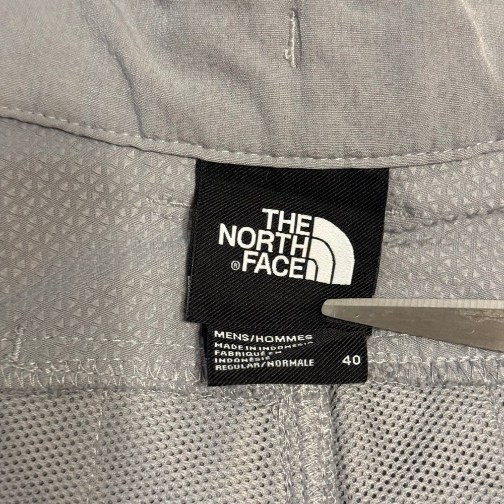 The North Face Mens Shorts Gray Lightweight Quick Dry Zip Pocket Size 40 - Picture 4 of 7